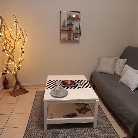 Helen'S Welcoming & Cozy Flat Apartment โกโรปิออน ภายนอก รูปภาพ